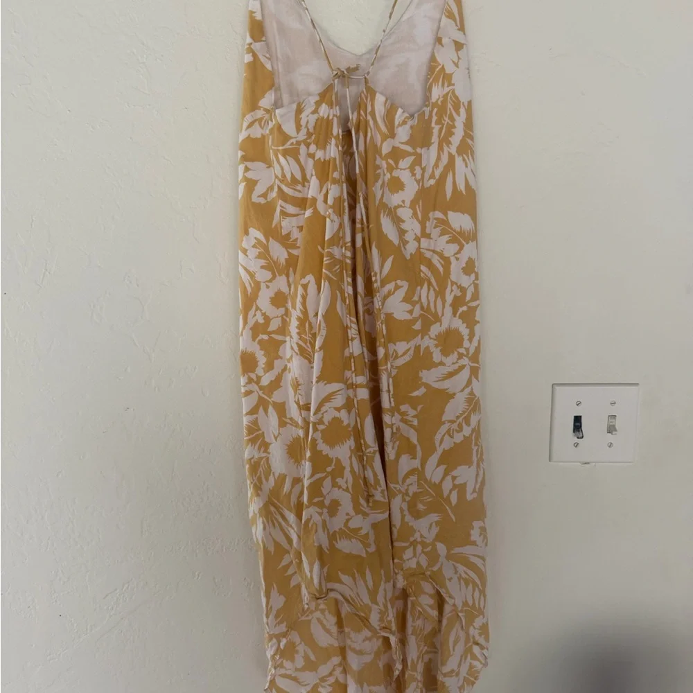 Yellow and White Floral Dress - Picture 2 of 3